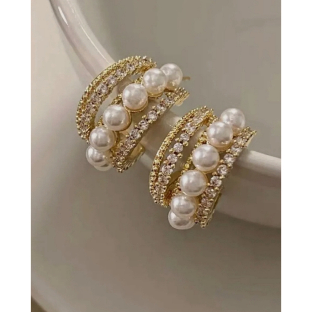 Anthropologie Avery Classy Pearl Cluster Cubic Zirconia Cuff Earrings - Picture 6 of 6